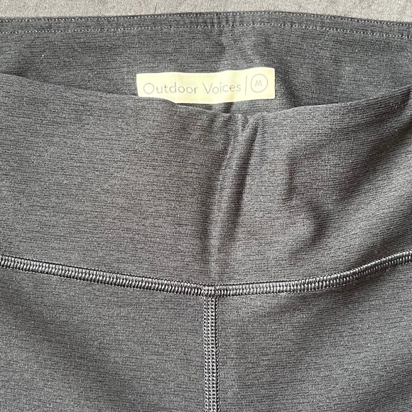 Outdoor Voices Warm-up Kit. Charcoal. Size Medium. - Picture 8 of 8